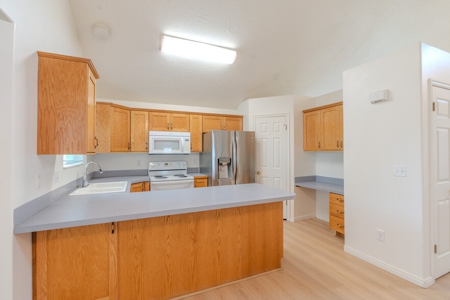 Building Photo - 1007 N 525 W