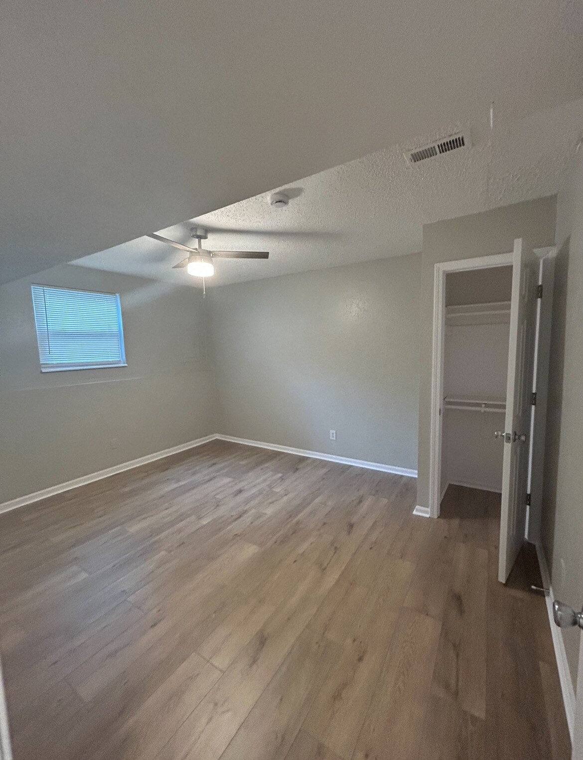 Building Photo - 1411 La Chateau Dr