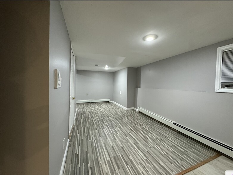 Building Photo - 115 Ege Ave