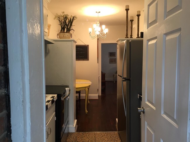 Building Photo - 1051 Government St