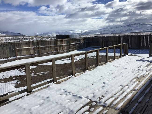 Building Photo - Horse Property - Four Bedroom Manufactu...