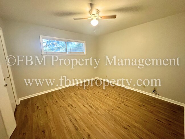 Building Photo - 108-110 Sunset Dr