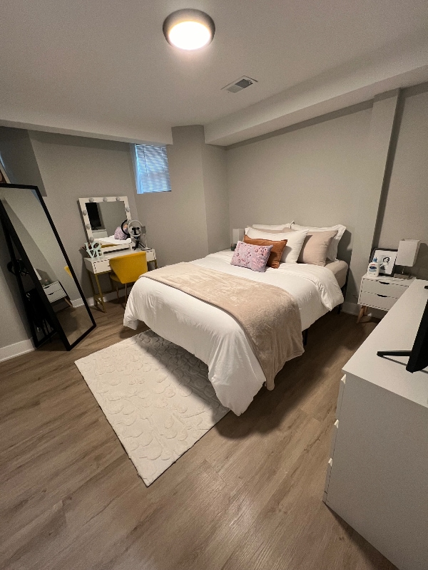 Building Photo - 2175 N Maplewood Ave