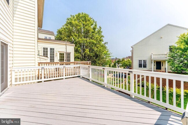 Building Photo - 43627 Pickett Corner Terrace