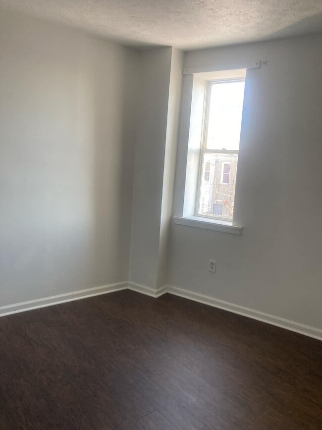 Building Photo - Welcome home to this charming 2-bedroom gem on St. Benedict Street!