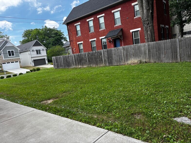 Building Photo - 4124 Kirby Ave