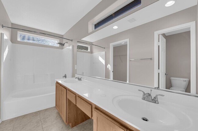 Building Photo - Large 3 bedroom, 2.5 bath house!