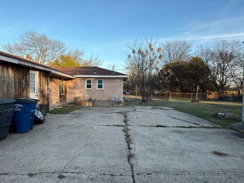 Building Photo - 922 Havenwood Dr