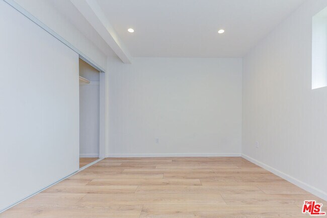 Building Photo - 1855 Euclid St