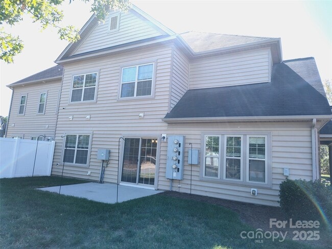 Building Photo - 14616 Juventus St