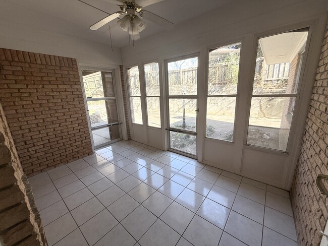 Building Photo - 1100 W Grand Ave