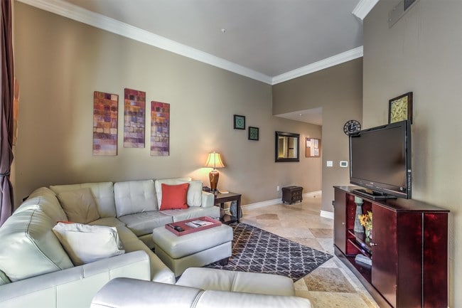 Building Photo - 210 E Flamingo Rd