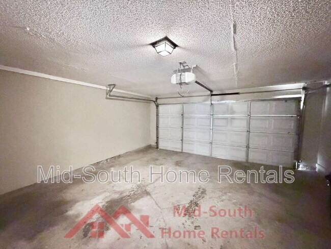 Building Photo - 11236 Wolf Woods Dr