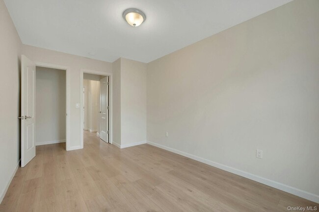 Building Photo - 25 S Washington St