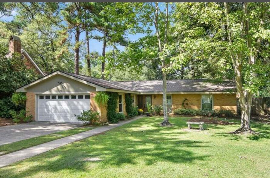 Primary Photo - 102 Robinhood Dr