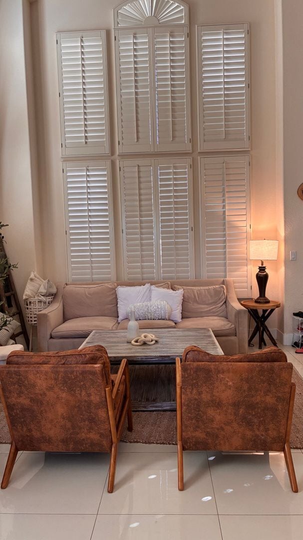 Building Photo - Stunning Fully Remodeled Luxury Home in Peccole Ranch