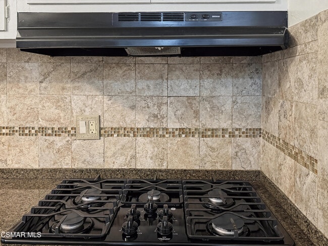 Building Photo - 2485 E Hillcrest Dr