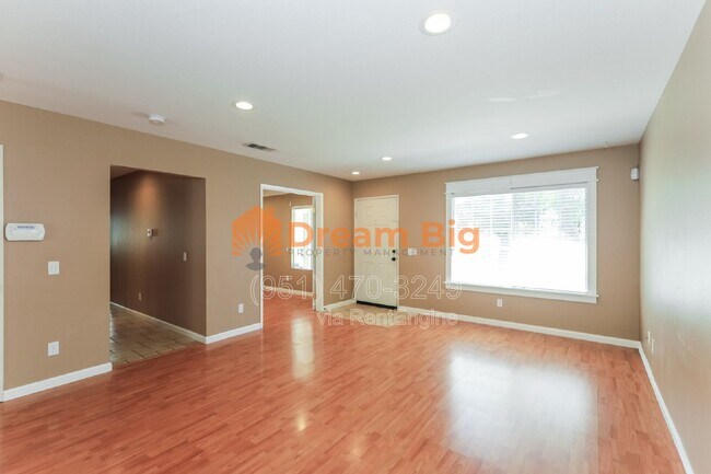 Building Photo - 1493 Evergreen Ave