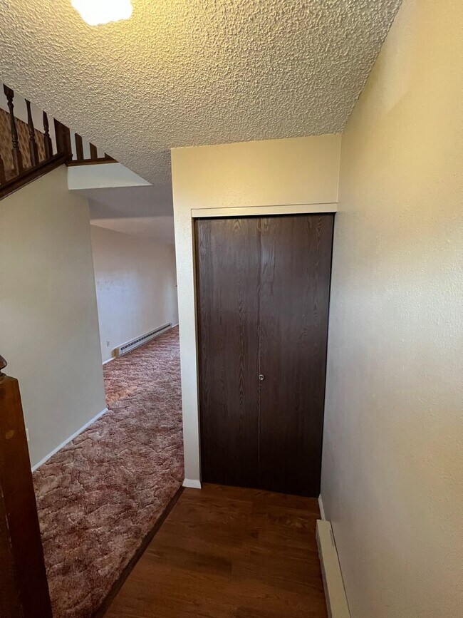 Building Photo - 3 Bedroom, 1.5 Bath Townhome W/ Attached S...