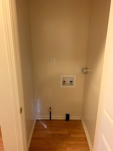 Building Photo - $910.00 - 2 Beds | 1 Bath House in Burton with a basement & deck