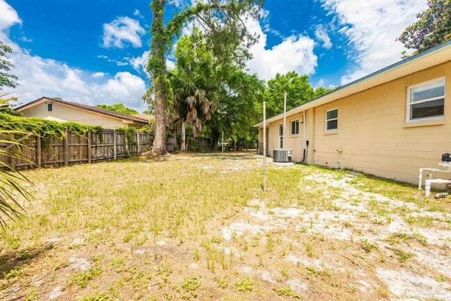 Building Photo - 22 Laurie Dr NE