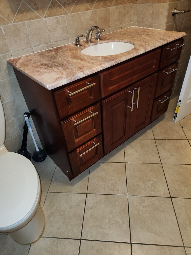 Building Photo - 18 Tennyson St