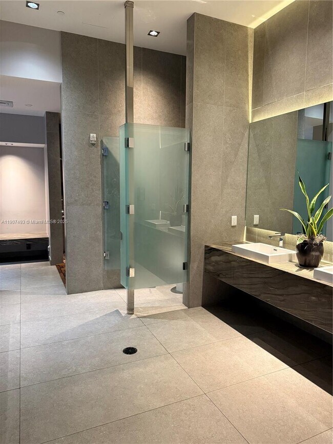 Building Photo - 1100 S Miami Ave