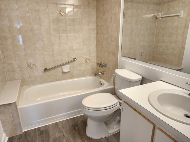 Building Photo - 1605 SW Silver Pine Way