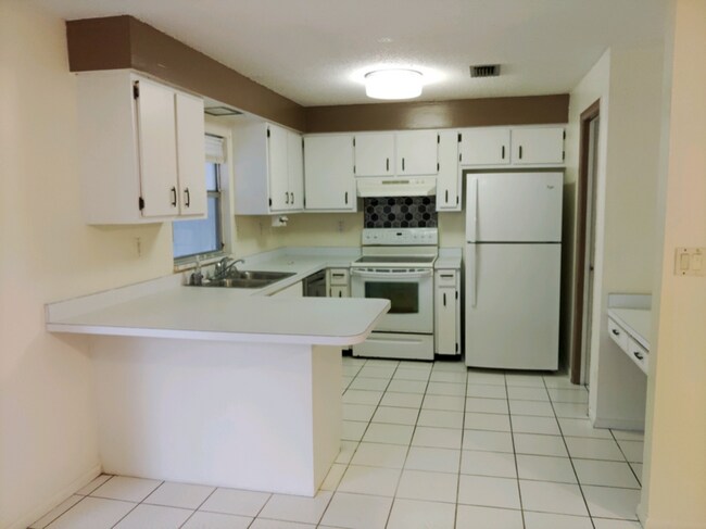 Building Photo - 2309 Fairgren Ave