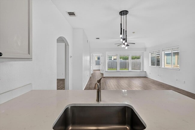 Building Photo - 15111 Parrish Ln