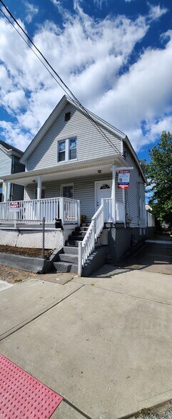 Building Photo - 117 N 6th St