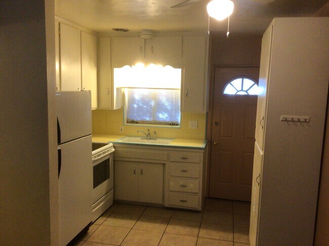 Building Photo - 4752 E 2nd St