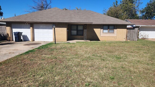 Building Photo - 1009 SW 70th