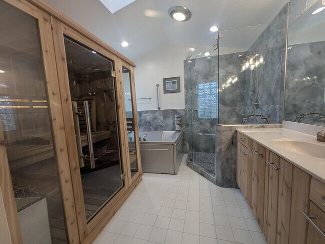 Building Photo - 16461 Riverwind Dr