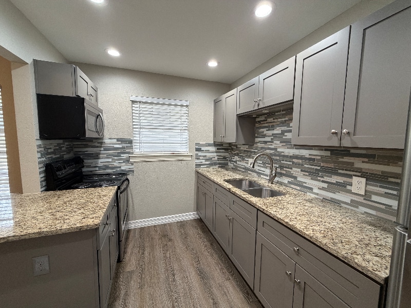 Building Photo - 1232 E Live Oak Rd