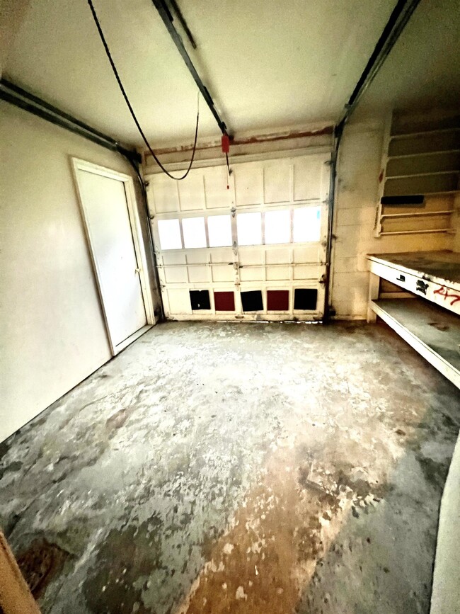 Building Photo - 1063 Charles Ave