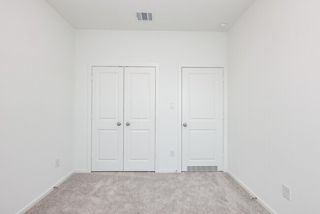 Building Photo - 2135 Salinas Dr