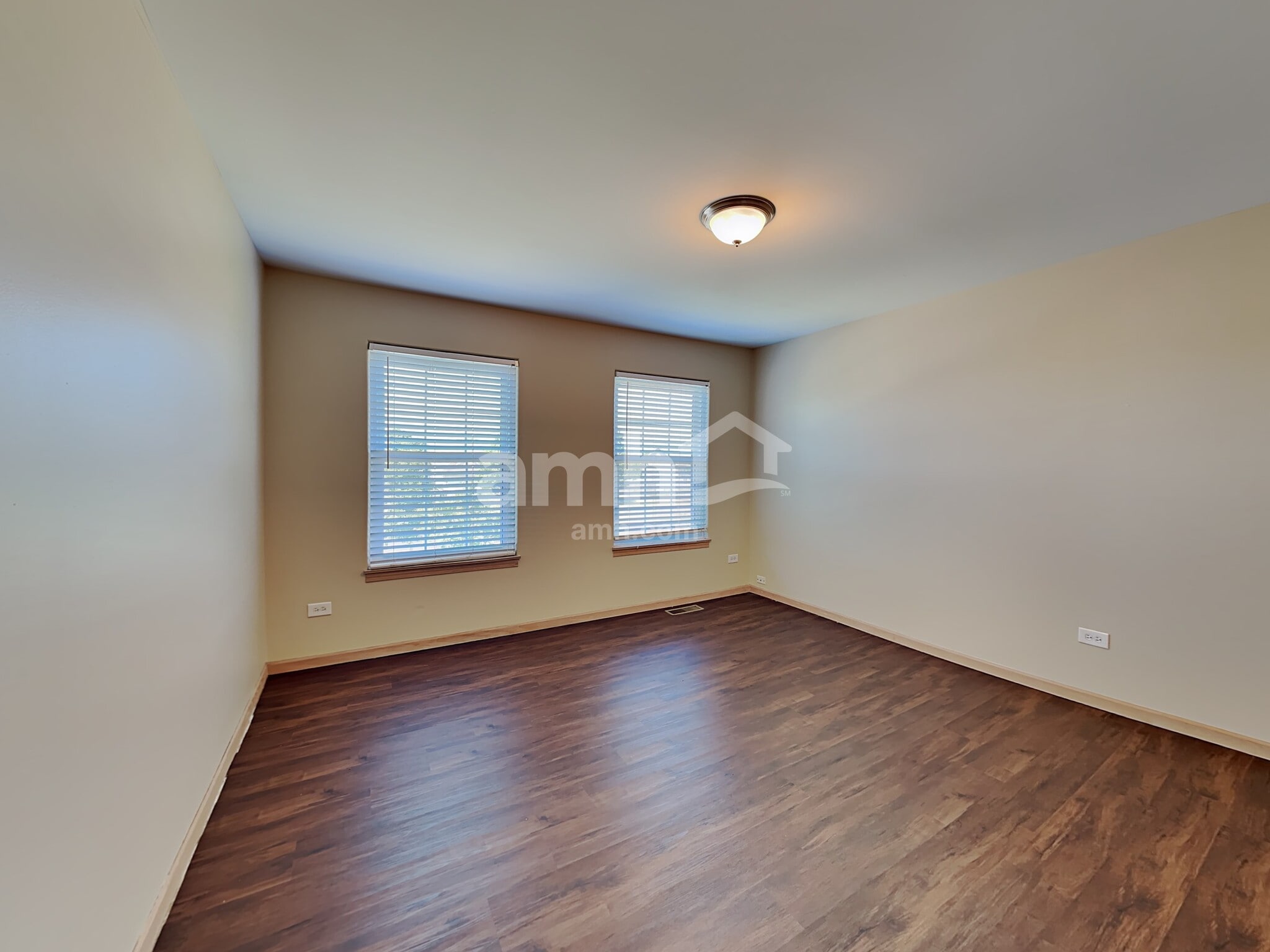 Building Photo - 916 Mazalin Dr