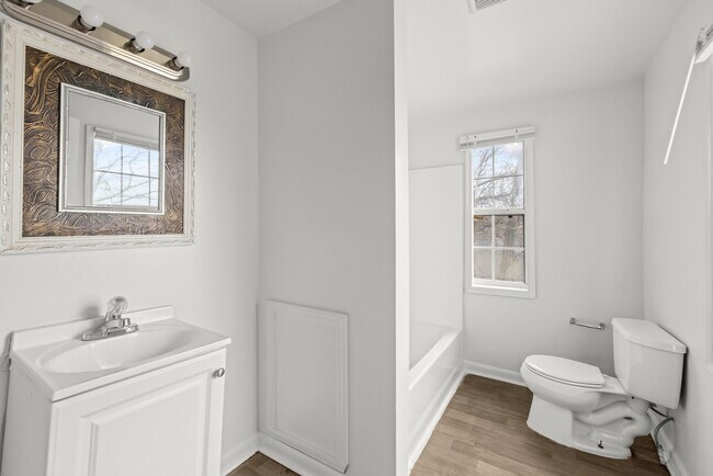 Building Photo - 5722 Terrace Ave