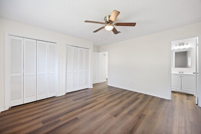 Building Photo - 8343 Carriage Creek Dr