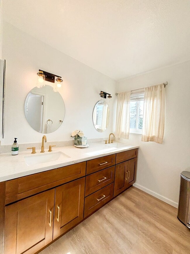 Building Photo - 879 Fall River Trail