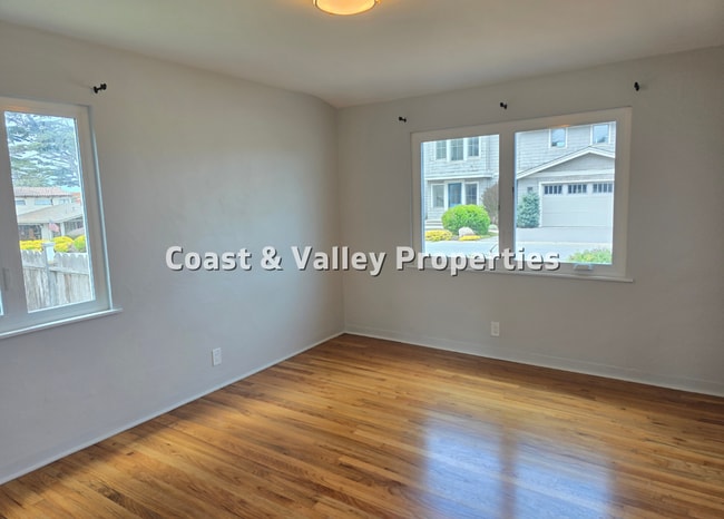 Building Photo - 1117 Surf Ave
