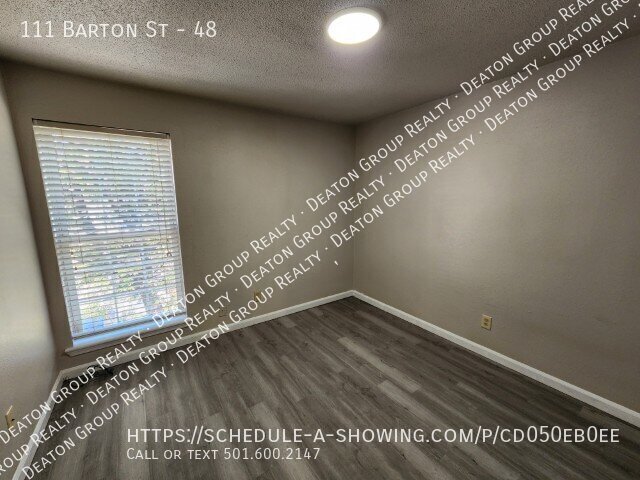 Building Photo - 111 Barton St