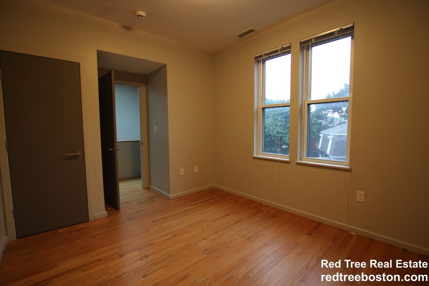 Building Photo - 55 Glenville Ave