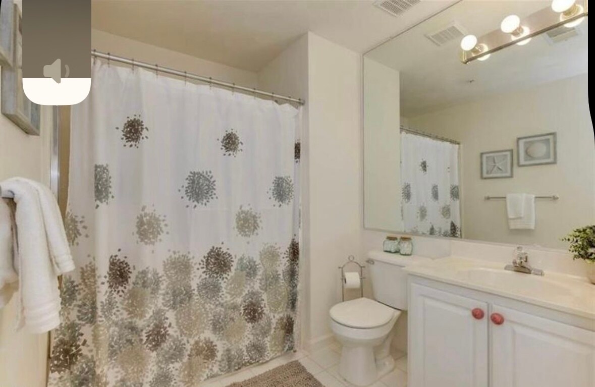 Building Photo - 900 Charnell Dr