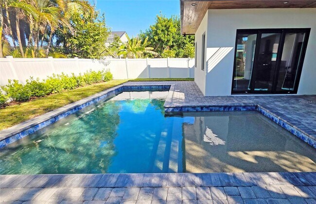 Building Photo - Bold Contemporary Sarasota Luxury Home. 4 Beds/ 4 Baths. Private Pool and Summer Grill.