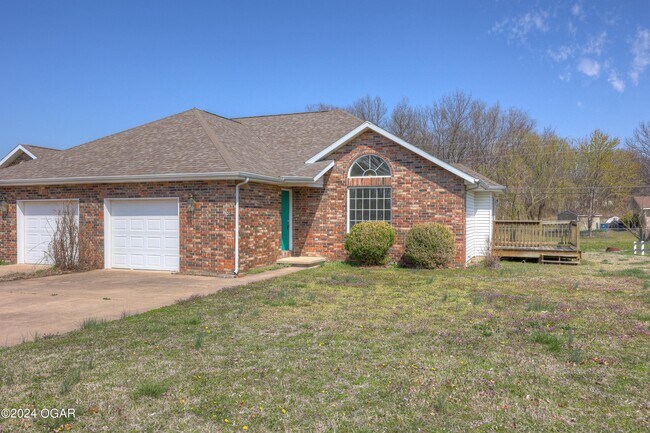 Building Photo - 301 W Briarbrook Ln