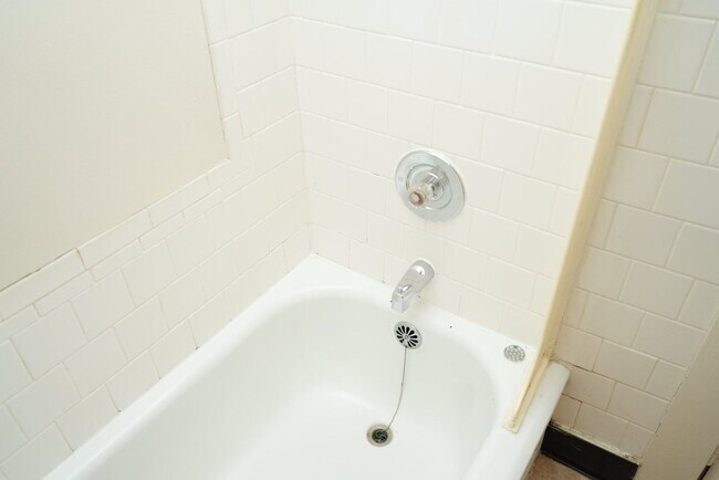 Building Photo - 109 Piedmont Ave N