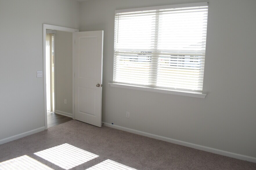 Building Photo - 471 St Kitts Way