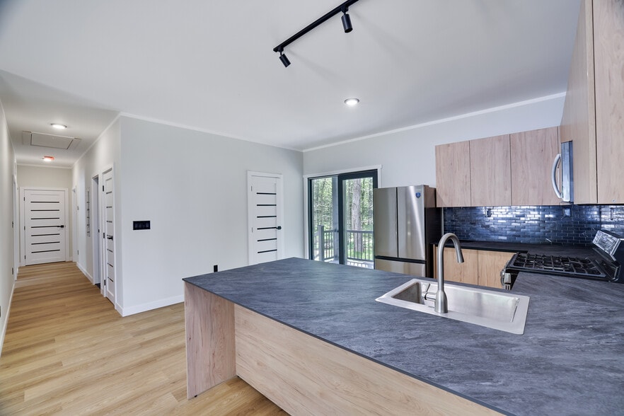 Building Photo - 1540 Lake Ln